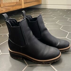 Kensie Chelsea boot. Size 8.